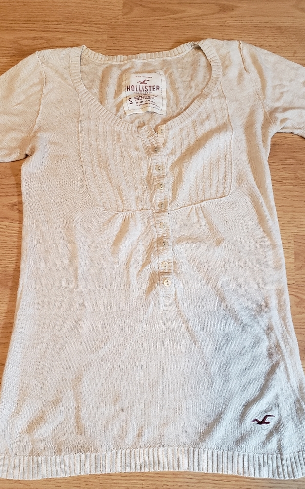 Front button light fitted T from Hollister